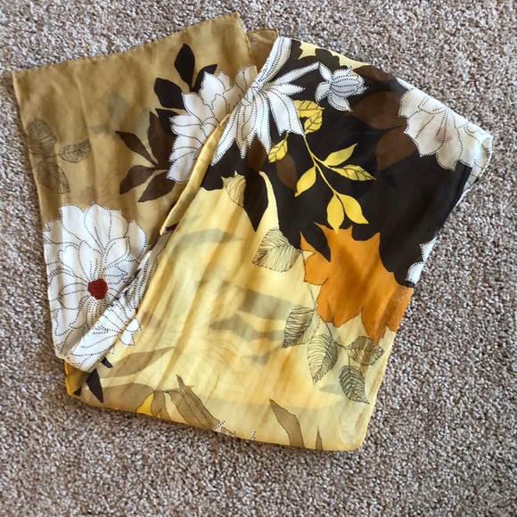 Banana Republic Scarf - Picture 3 of 3